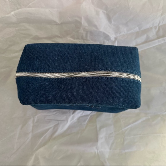 Dior Beauty Denim Cosmetic Bag with samples - Picture 6 of 6